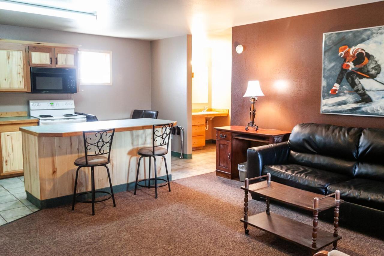 Circle R Motel East Glacier Park Village Exteriér fotografie