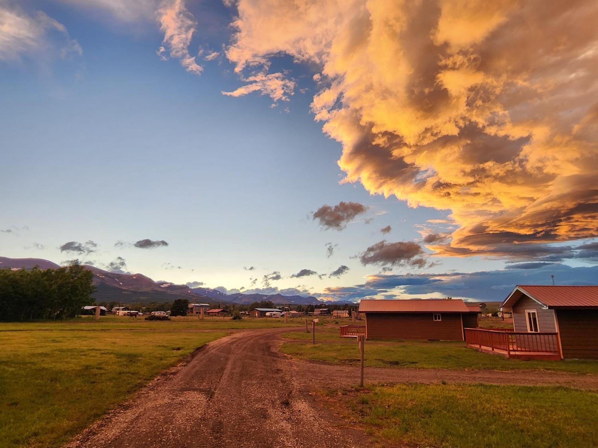Circle R Motel East Glacier Park Village Exteriér fotografie