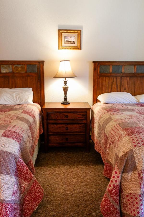 Circle R Motel East Glacier Park Village Exteriér fotografie